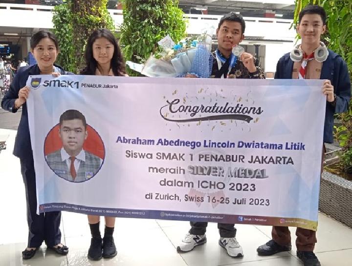 After falling, Abraham, a student of SMAK 1 Penabur, won a medal at the 2023 Chemistry Olympiad in Switzerland