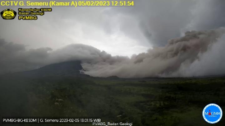 Mount Semeru experiences 16 eruption earthquakes, lava warning